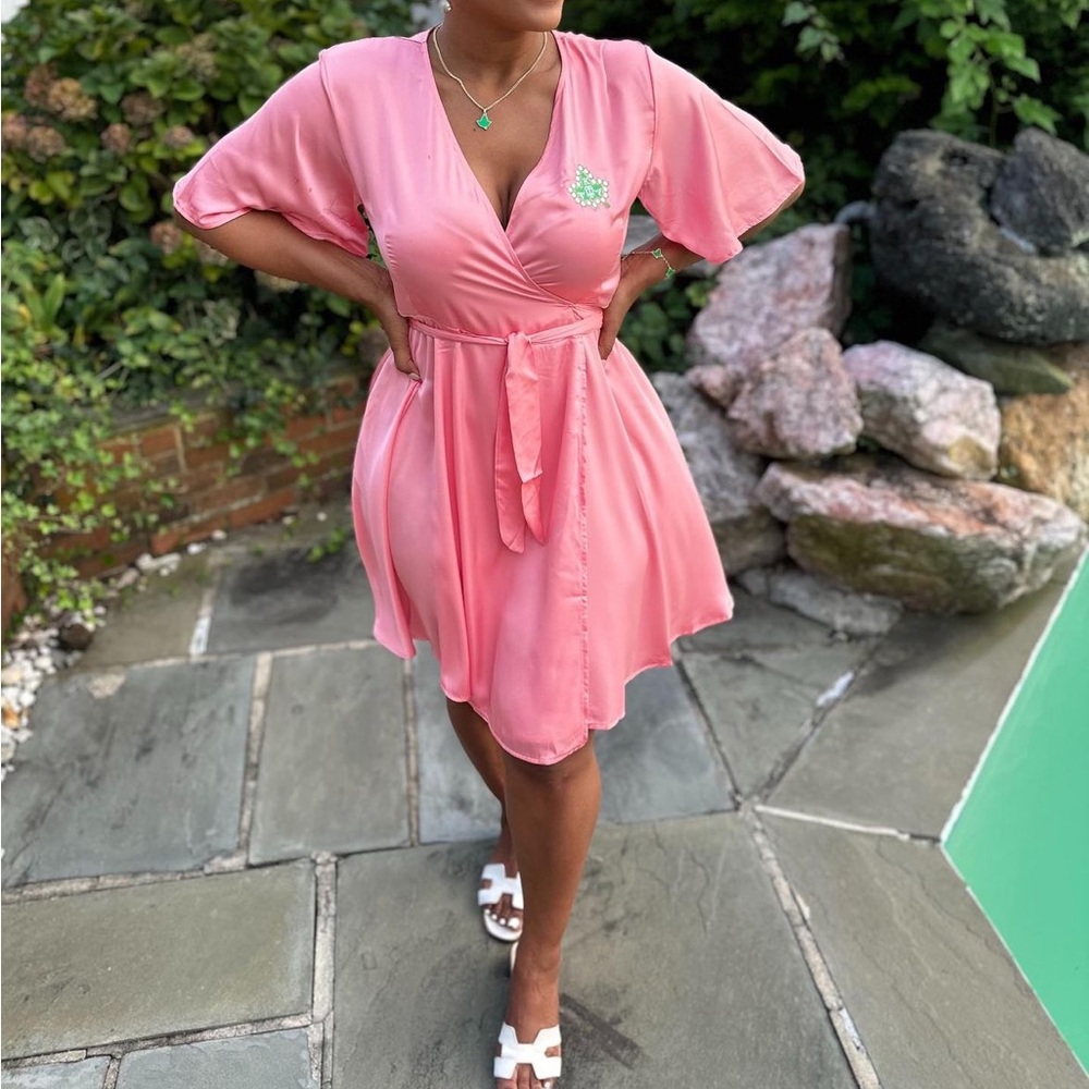 PERFECT FOR SUMMER! AKA Alpha Kappa Alpha Pink Ivy Dress